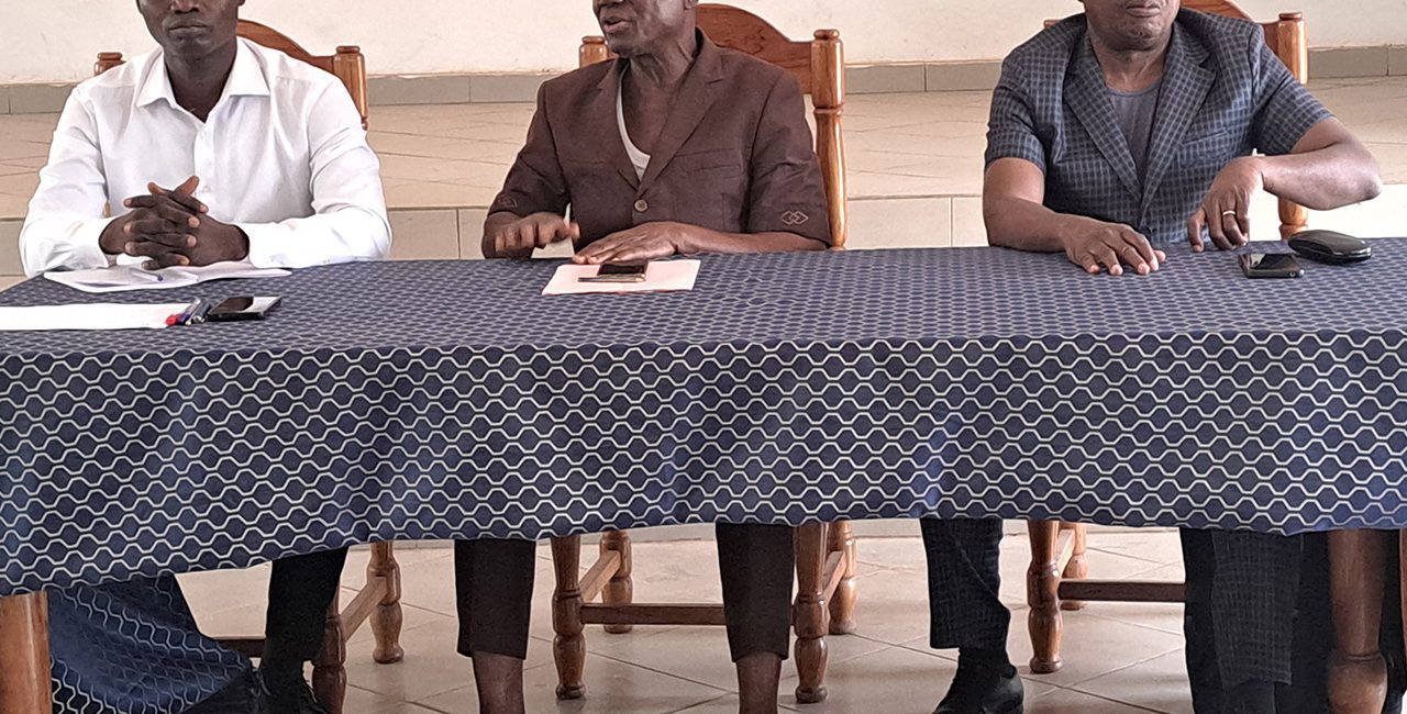 Le préfet de l'Est-Mono entouré par les membres de la délégation MATDCC