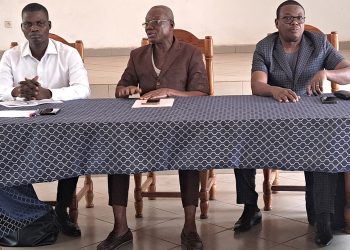 Le préfet de l'Est-Mono entouré par les membres de la délégation MATDCC